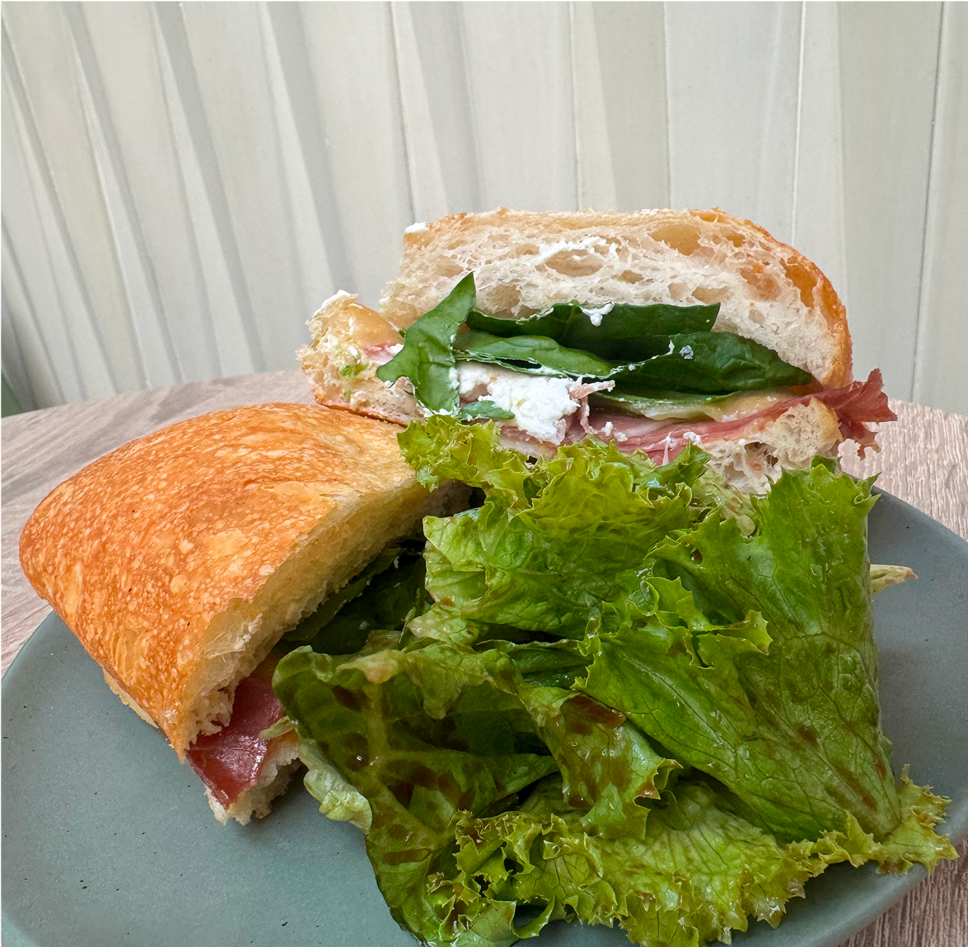 Img - making-a-latte-in-a-coffee-shop.jpg-1